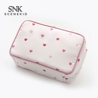 Saco cor-de-rosa impresso bonito da escova da composição da tela do cetim do coração com zíper